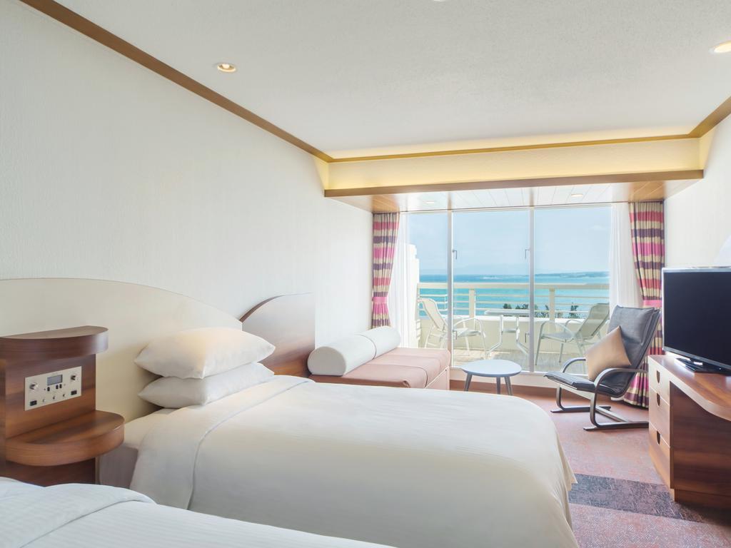 Sheraton Okinawa Sunmarina Resort Онна Екстер'єр фото