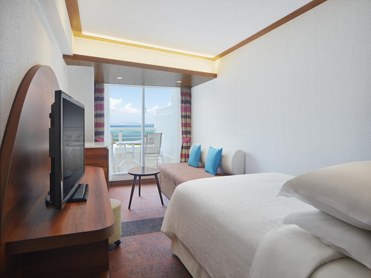 Sheraton Okinawa Sunmarina Resort Онна Екстер'єр фото