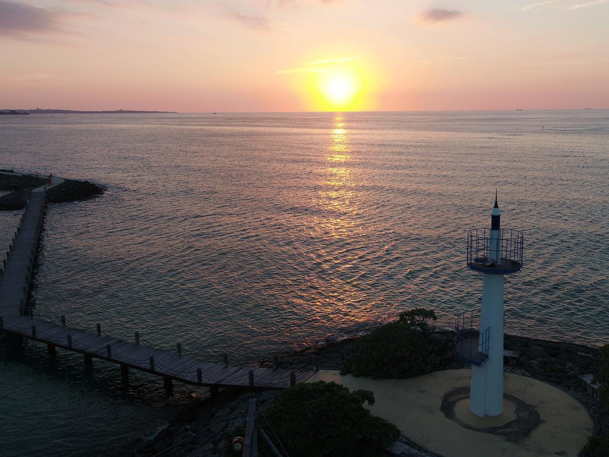 Sheraton Okinawa Sunmarina Resort Онна Екстер'єр фото