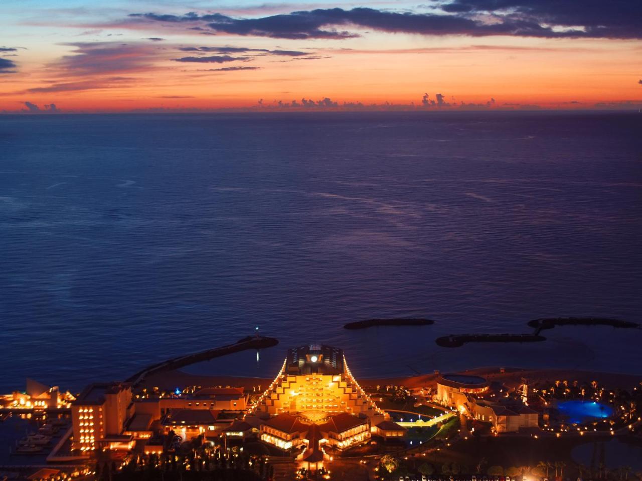 Sheraton Okinawa Sunmarina Resort Онна Екстер'єр фото