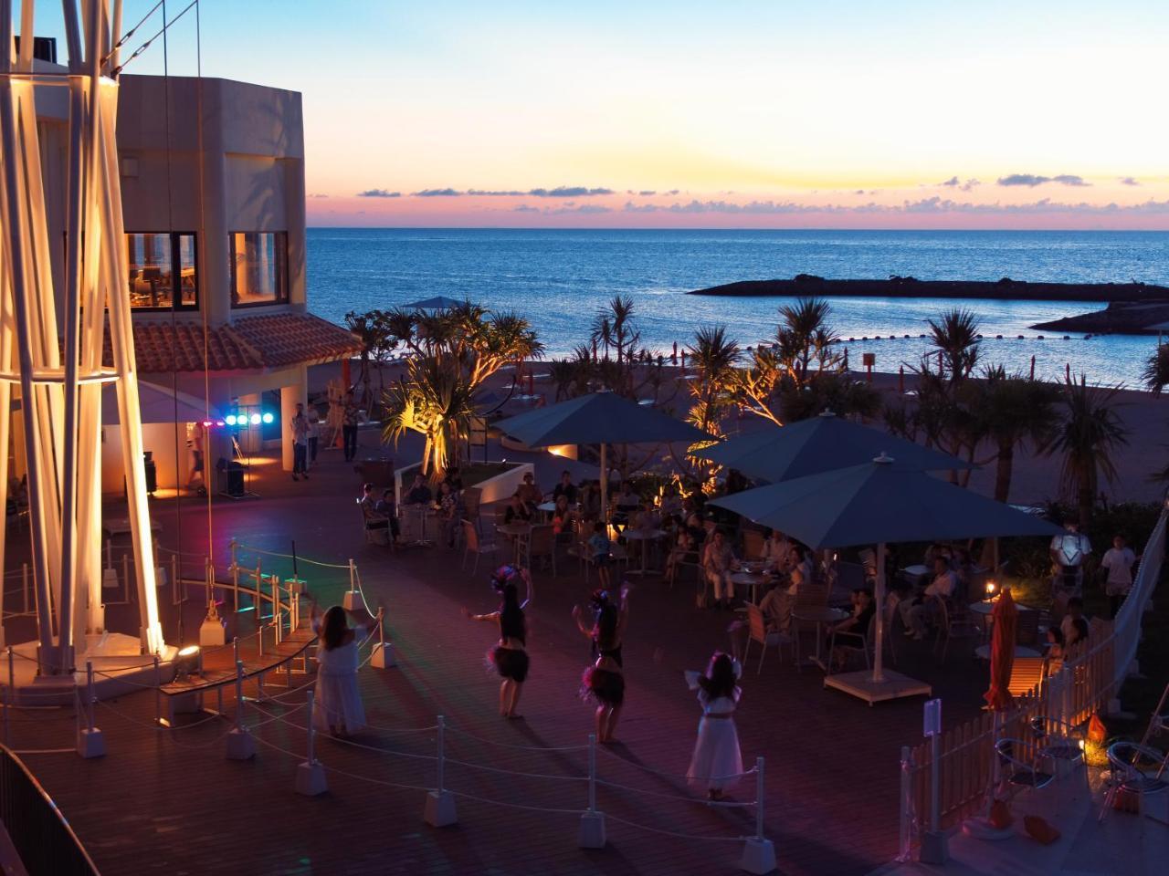 Sheraton Okinawa Sunmarina Resort Онна Екстер'єр фото