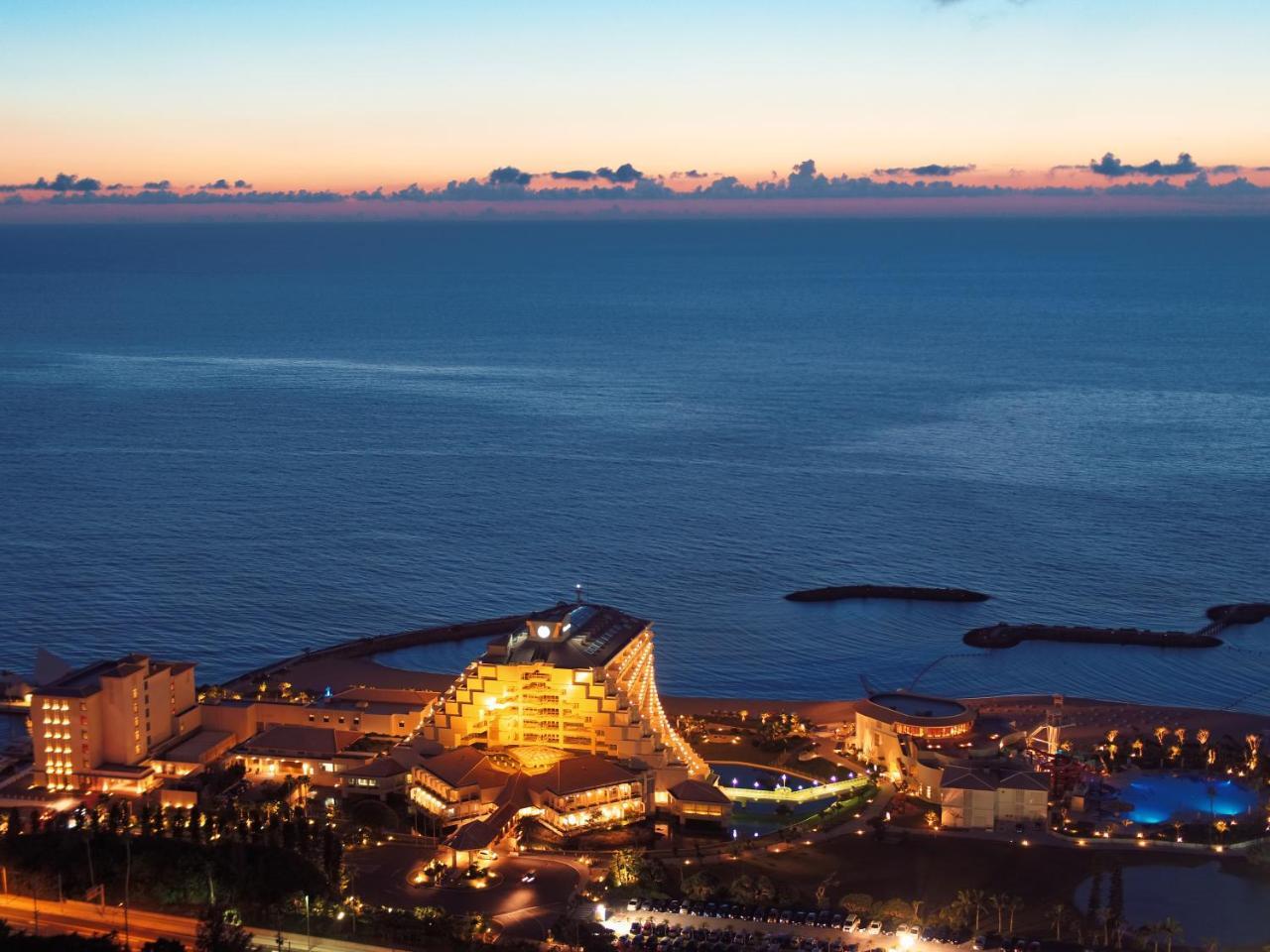 Sheraton Okinawa Sunmarina Resort Онна Екстер'єр фото