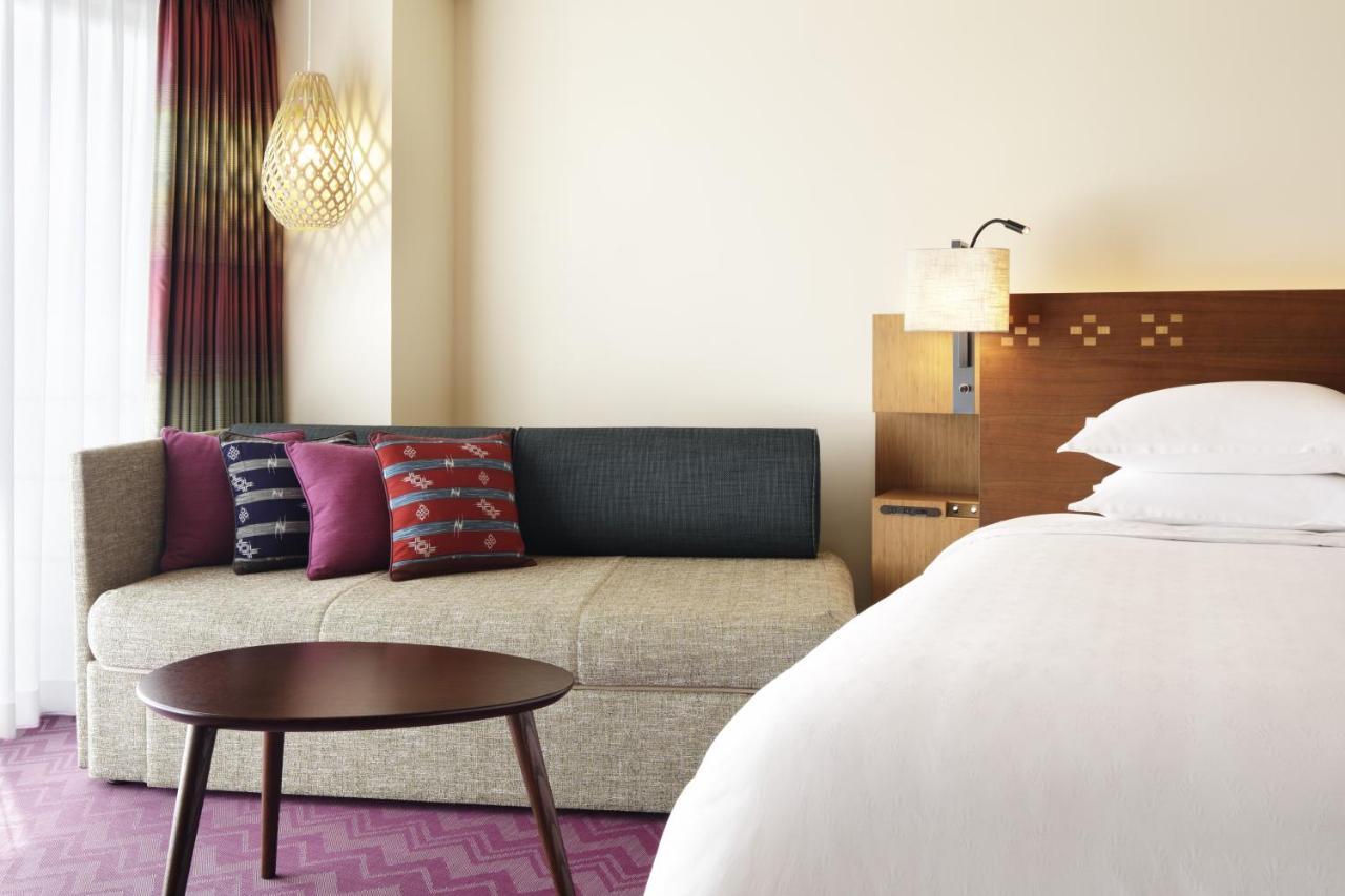 Sheraton Okinawa Sunmarina Resort Онна Екстер'єр фото