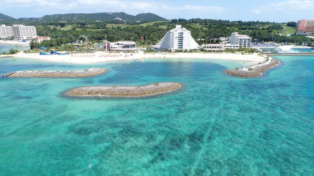Sheraton Okinawa Sunmarina Resort Онна Екстер'єр фото