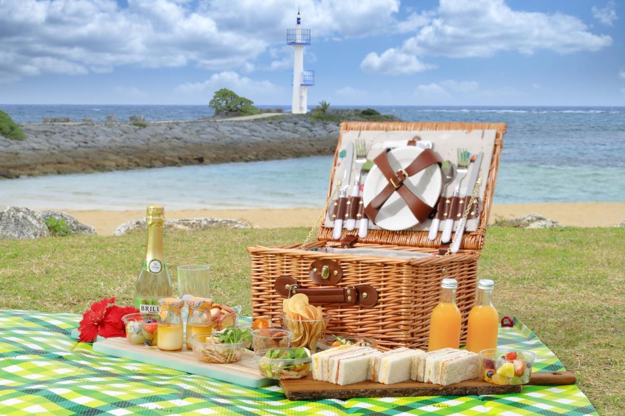 Sheraton Okinawa Sunmarina Resort Онна Екстер'єр фото